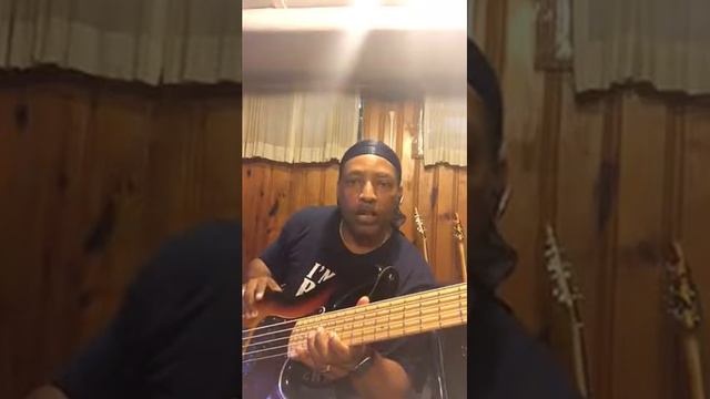 Fender American Deluxe Precision Bass 5-string смотреть онлайн