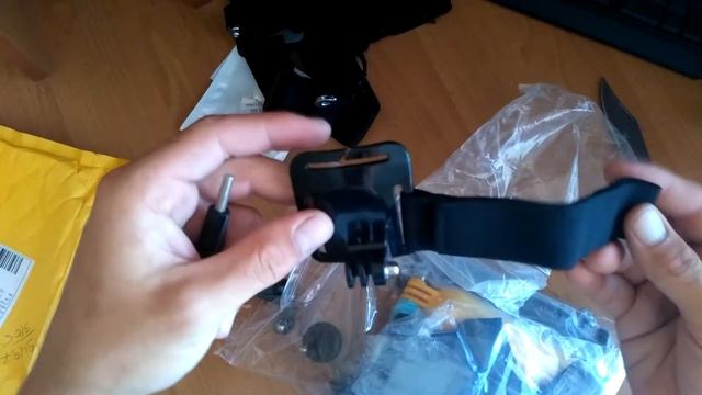 Распаковка.Экшен камера Xiaomi yi,крепления для экшен камеры. смотреть онлайн