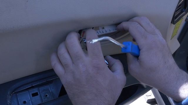 How To Remove a Door Panel - 2006 Subaru Tribeca смотреть онлайн