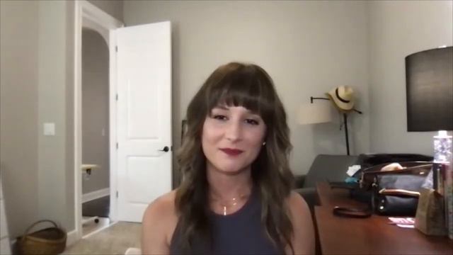 Building a Creative & Profitable Business w/Emily Smith смотреть онлайн