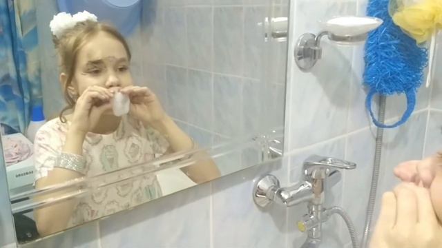 Челлендж "Накрась участника с закрытыми глазами" смотреть онлайн