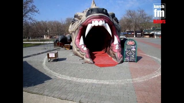 В Керчи на набережной появился аттракцион гигантских размеров смотреть онлайн
