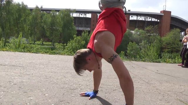 1000 метров на руках. Челлендж Max Tracer. смотреть онлайн