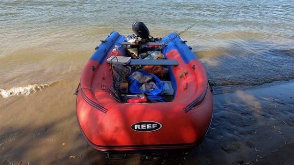 Обзор лодки Reef Triton 400 S-Max с интегрированным фальшбортом