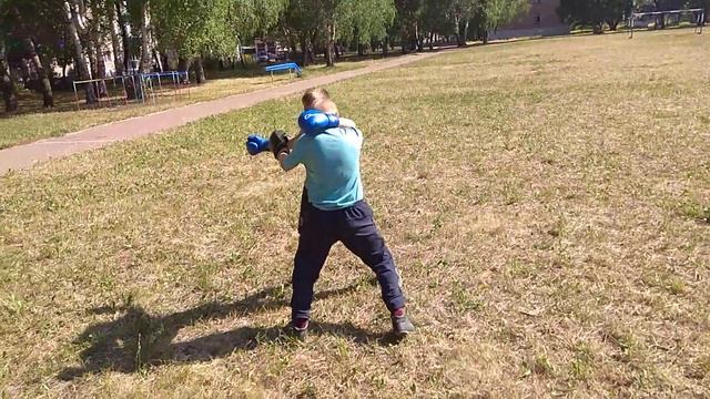 Боксер против тайца , по правилам бокса , кто выиграл скажите пожалуйста . смотреть онлайн
