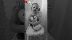 Девочка в 2 года очень выразительно рассказывает стих (7я) Мелина Дегтярева