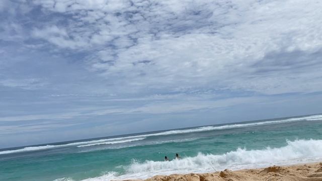 Melasti beach лучший пляж на Бали.достопримечательность Бали. Цены на отдых в beach club White Rock смотреть онлайн