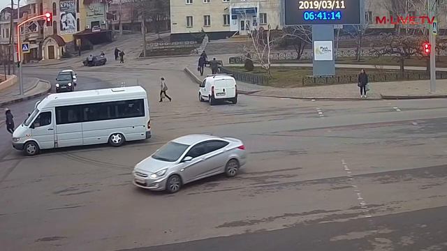 В Мелитополе появились трехколесные маршрутки. Что пошло не так? смотреть онлайн