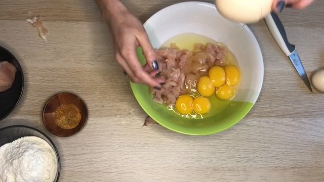 Такого вы еще не пробовали! Сочные котлетки из куриного филе смотреть онлайн