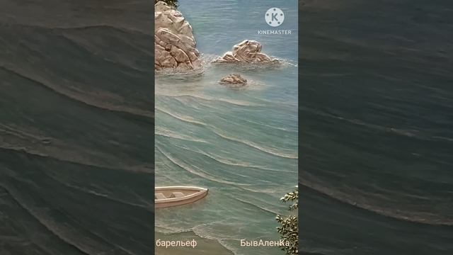 барельеф на стене