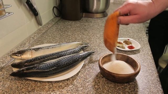солим скумбрию малосоленую в пакете супер скорый способ соления рыбы. смотреть онлайн