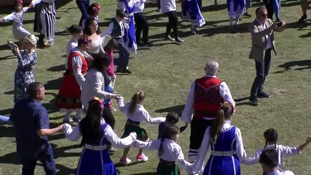 Розите на България - Общобългарско хоро снимано отгоре от Крис Никитов смотреть онлайн