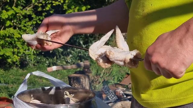 Папа готовит. Карп и форель на мангале. смотреть онлайн