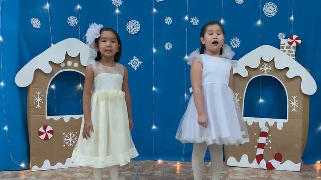 дуэт Ш. Камила, П. Алиса, песня: «Маннайгы хаарынан эгэрдэ! » К. Семенова тыл. мат. смотреть онлайн