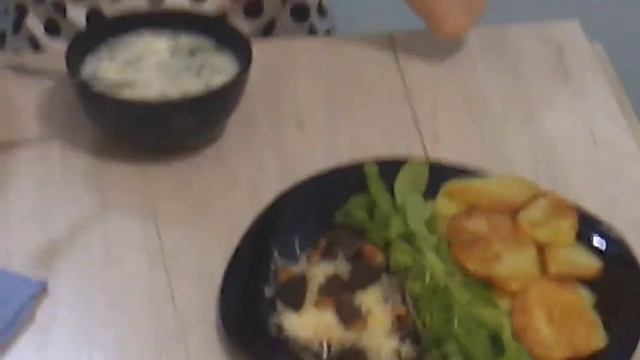 Мукбанг: суп, картофель с грибами, маффины, хлеб