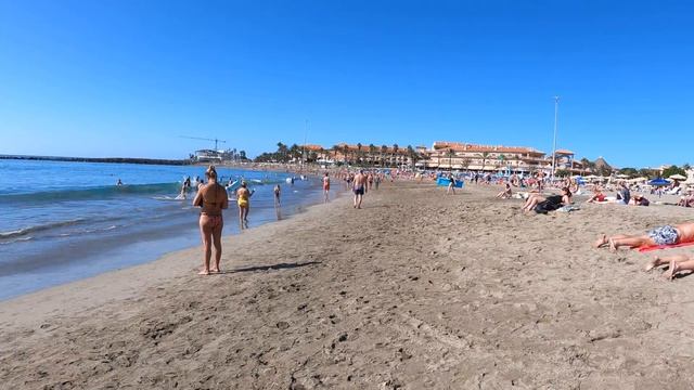 Playa de las Vistas // Beach Walk Tour Los Cristianos Tenerife Spain December 2021 4K смотреть онлайн