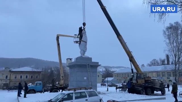 В Миассе снимают с постамента памятник В. И. Ленину смотреть онлайн