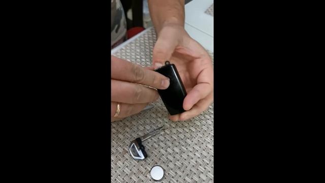 Меняем батарейку в ключе VW Touareg новом смотреть онлайн