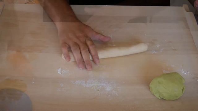 Pierogi равиоли, 2 цвета, картофель, сыр и колбаса (pelmeni)