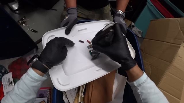 Нашли золото, коллекцию монет, и сплошной обман. Брошенный склад.