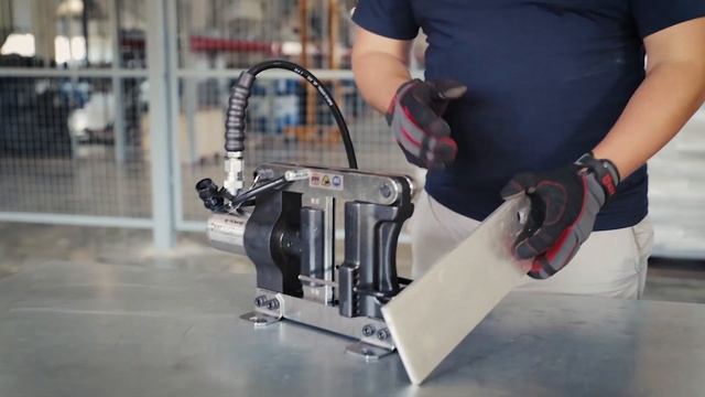 Гибка медной и алюминиевой шины ШГ-150 NEO (КВТ) смотреть онлайн