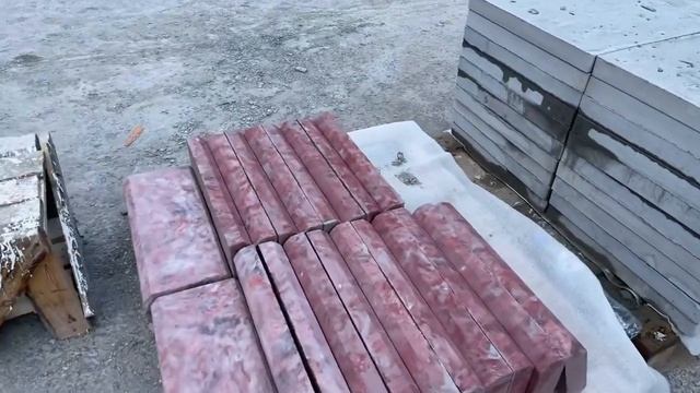 Расформовка бордюров, отлитых по технологии «Мрамор из бетона» в цвете «Огония» смотреть онлайн