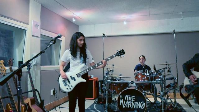 The Warning - Survive - With guest guitarist 😲 смотреть онлайн
