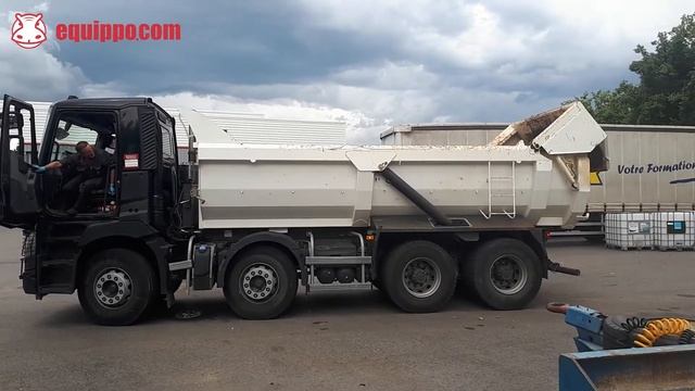 Used 2017 - Renault C 520 8x4 | Used Tipper Truck | equippo.com | Used heavy equipment смотреть онлайн