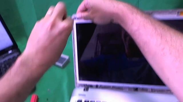 Toshiba Satellite E305 Laptop Screen Replacement Procedure смотреть онлайн
