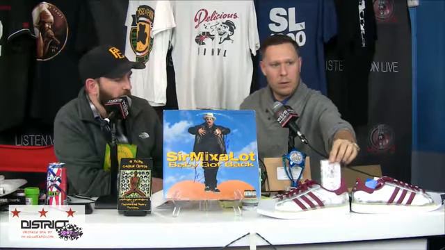 District Spotlight 12/8/17: Unboxing SirMIxaLot's Baby Got Back signed record and a ton more! смотреть онлайн