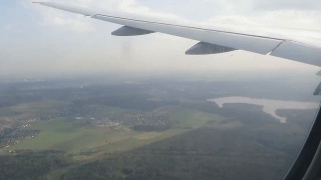 Посадка Боинга 777-300 в Шереметьево. Boeing 777-300 landing at Moscow Sheremetyevo airport смотреть онлайн