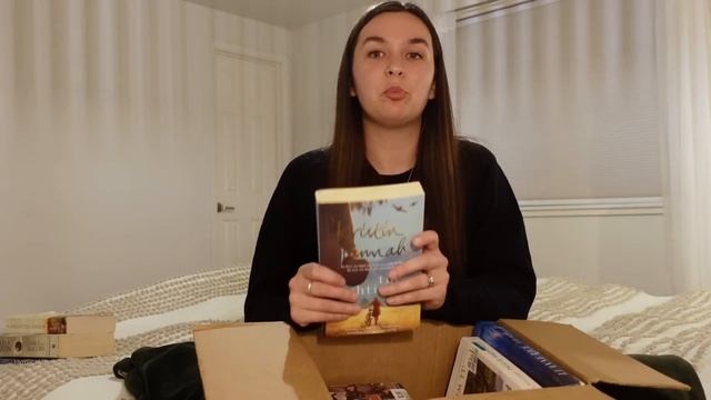 I ordered 10 pounds of random books from Etsy | BOOK HAUL смотреть онлайн