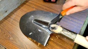 Плотник показал, современный способ насадки ЛОПАТЫ на ЧЕРЕНОК #22