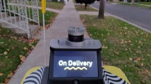 Робот доставщик в США