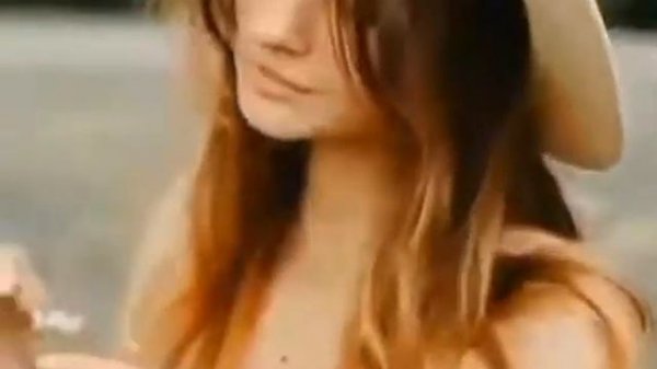 لها مقلة للشاعر امرؤ القيس إعداد وإنتاج إبراهيم ملكاوي.