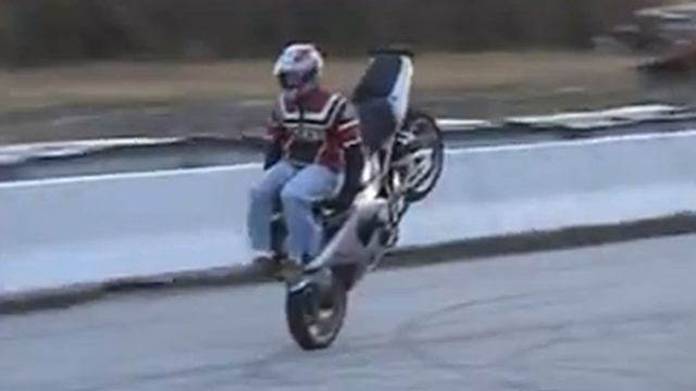 CBR 929 RR - 250ft. high chair stoppie! смотреть онлайн