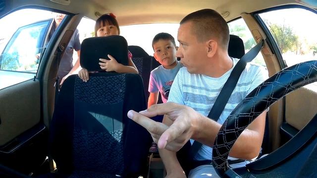 Таксист Учит пристегивать детей в детское кресло !!! смотреть онлайн