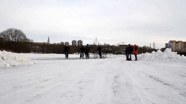 Ледовая покатушка по руслу р. Свияги смотреть онлайн