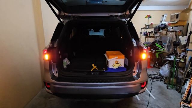 Ford Everest Wildtrak 2023 change the rear turn signal bulb to LED смотреть онлайн