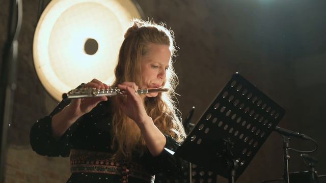 Radiant Music Flute & Electronics by Nico Muhly смотреть онлайн