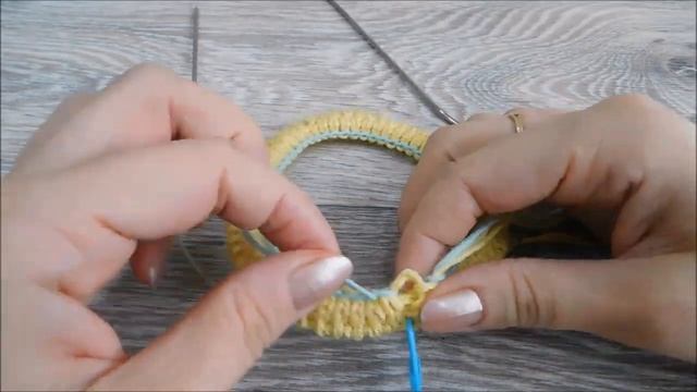 Детская шапка спицами. смотреть онлайн