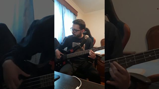 Diabo na Cruz - Luzia (Bass Cover) смотреть онлайн