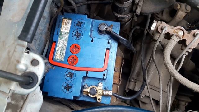 Как снять аккумулятор с автомобиля. смотреть онлайн