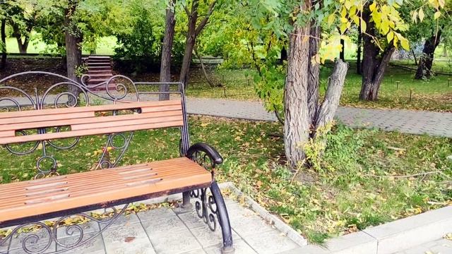 Катаюсь на велосипеде по осеннему городу Cycling through the autumn city смотреть онлайн