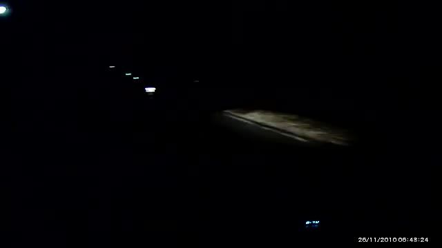 640х480 частота 30 кадров в сек В полной темноте на дороге дальний свет фар смотреть онлайн
