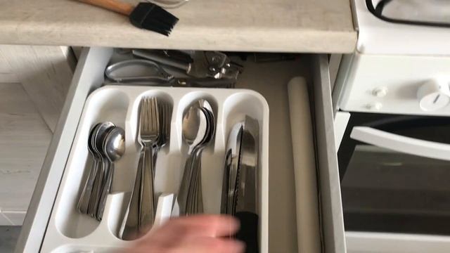 Вся посуда семьи минималистов/Сколько нужно для 4х человек/Минимализм смотреть онлайн