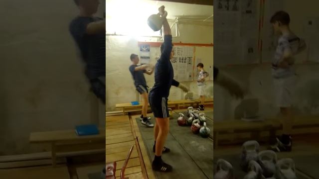 Тренировка с травмой руки. Рывок 22кг. смотреть онлайн