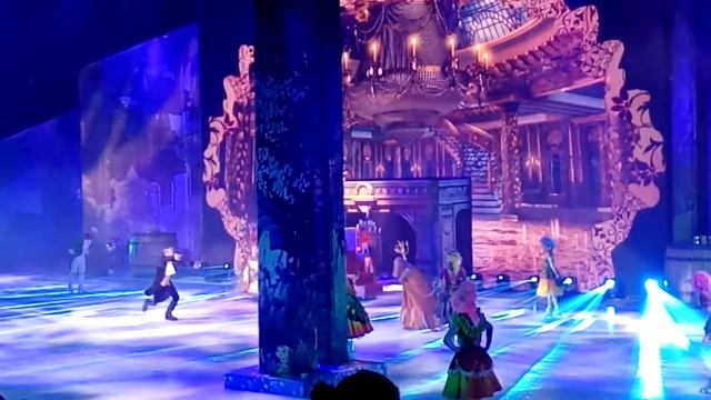 Алина Загитова и Камила Валиева в шоу на льду Аленький цветочек