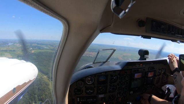 Piper Seneca V Landing In Straubing ( Germany ) EDMS 4K
