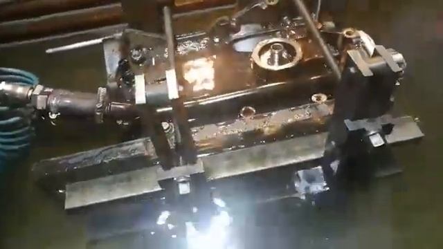 Технологии Ремонта производит опрессовку блока Рено Логан. Часть 2 смотреть онлайн